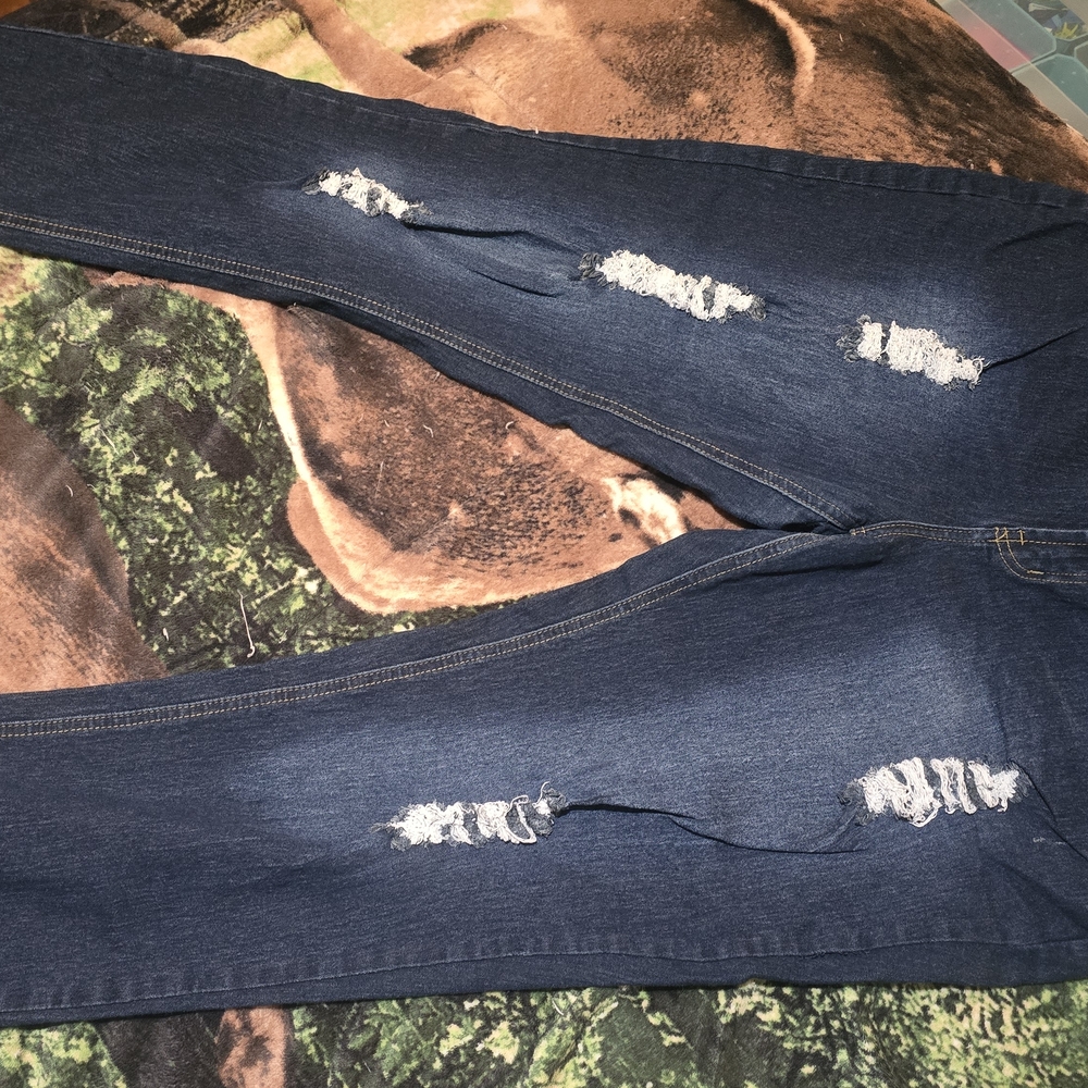 Classic Distressed Skinny Jeans in Dark Blue